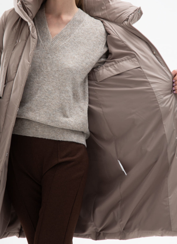 Женский пуховик  капюшоном