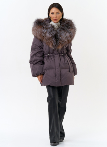 Женский пуховик с капюшоном из меха блюфрост