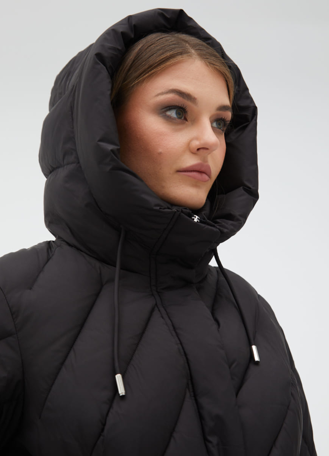 Женский пуховик черного цвета с поясом модель № 31120 универмаг малина