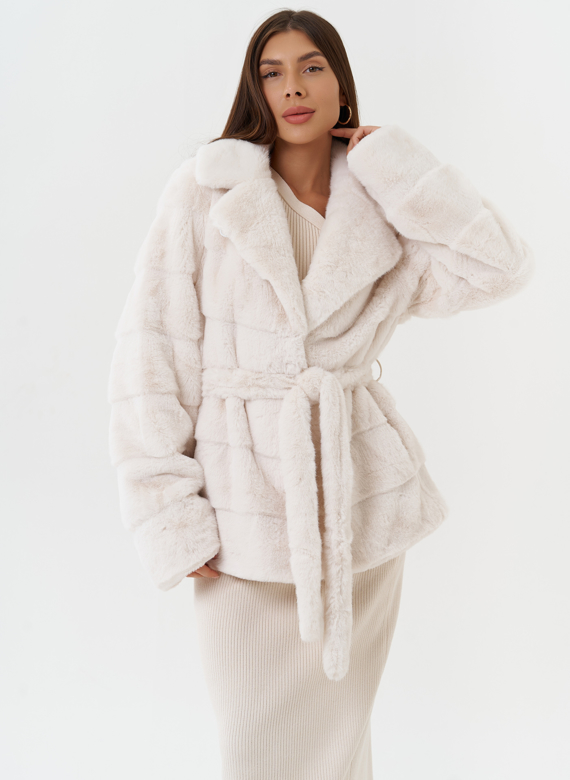 Короткая шуба из эко меха с английским воротником