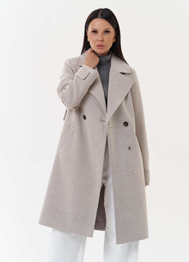 Пальто бежевого цвета с английским воротником модель № 27682 универмаг малина