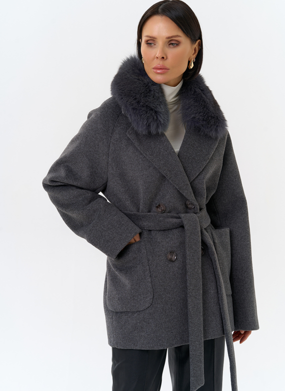 Женское утепленное пальто с отделкой из меха песца
