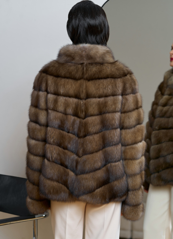 Женская шуба из соболя с воротником стойкой