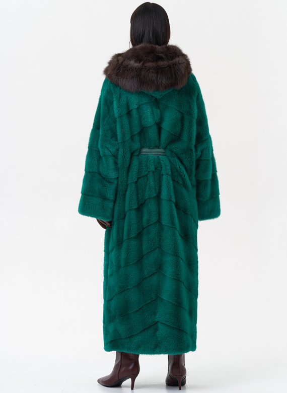 Норковая шуба с капюшоном из меха куницы