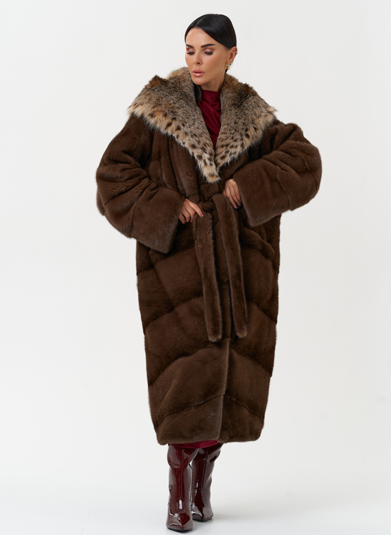 Женская шуба из меха норки с капюшоном из меха рыси