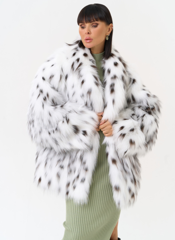 Белая шуба из меха лисы с поясом