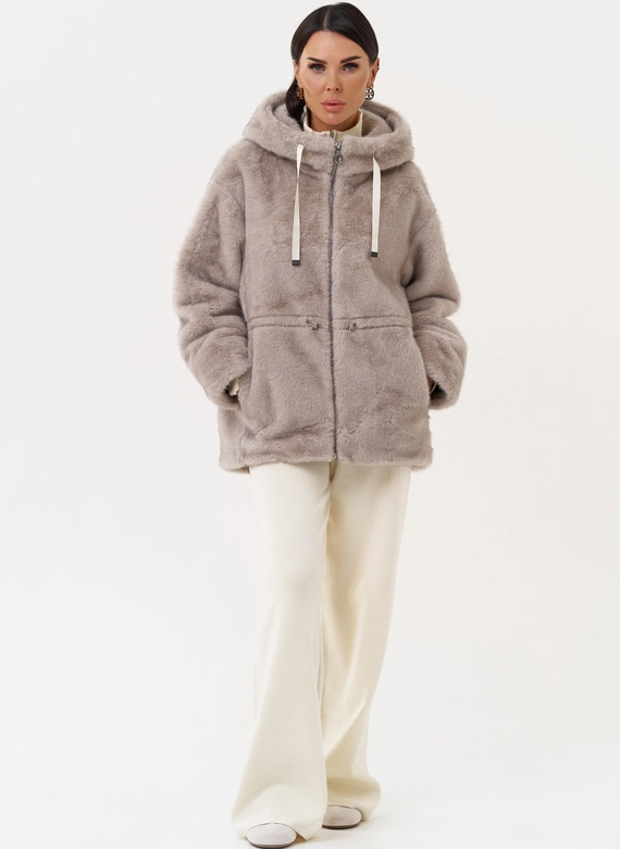 Женская куртка из эко меха с капюшоном