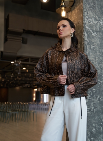 Леопардовая кожаная куртка