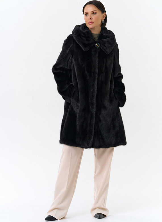 Шуба из норки с капюшоном черного цвета