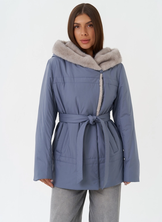 Куртка с капюшоном из эко меха