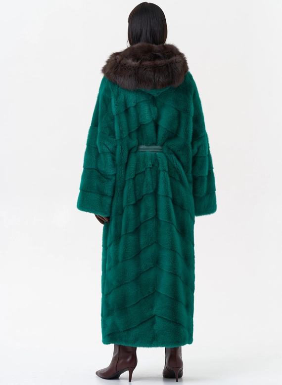 Норковая шуба с капюшоном из меха куницы