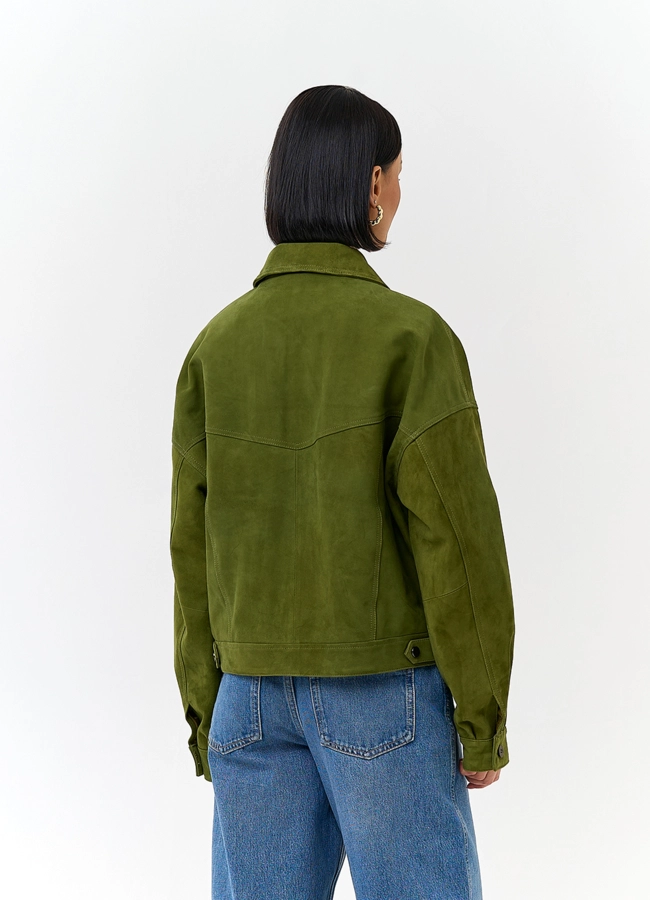 фото Женская куртка из натуральной замши зеленого цвета модель № 32672