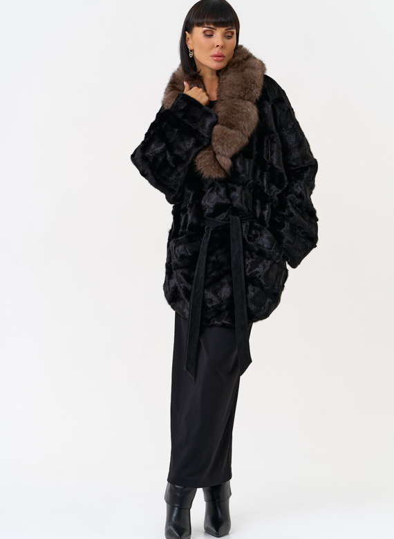 Женская шуба из меха норки  воротником из меха песца