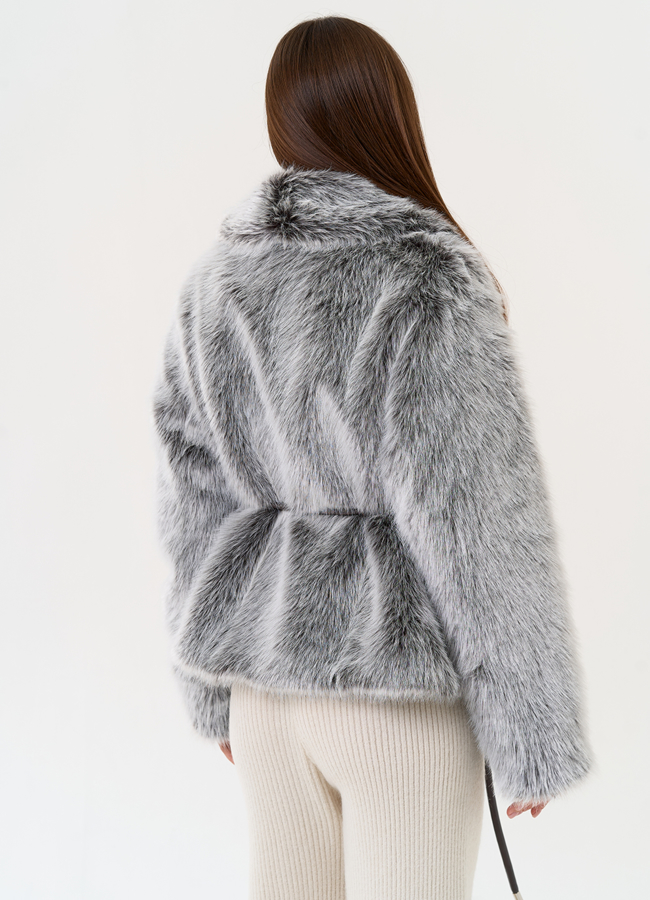 фото Женская короткая шуба из эко меха с воротником модель № 31438