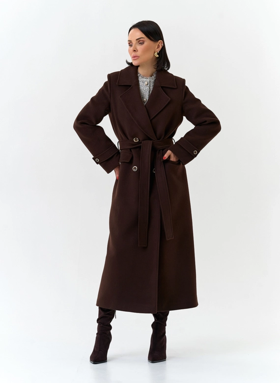 Женское пальто с английским воротником